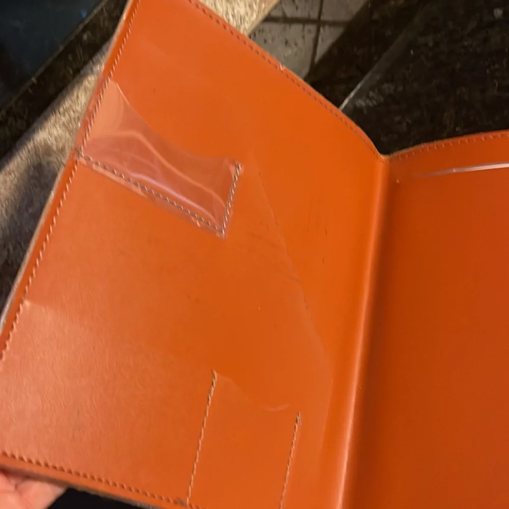 Bundle of two notebooks.